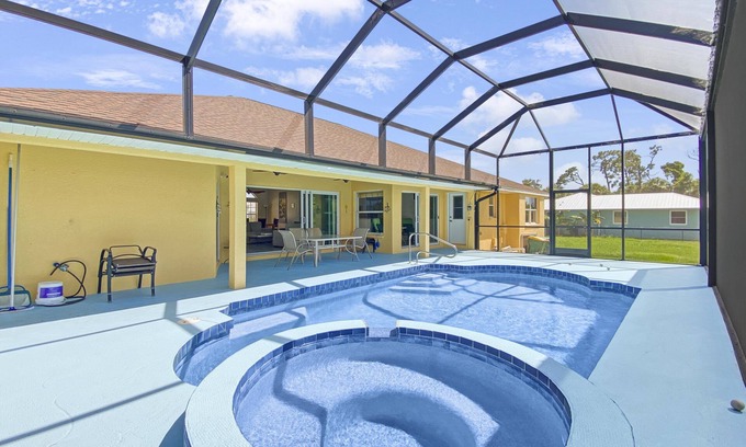 Rotonda Sands Villa | Lake House, full refund*, spa heat only, sleeps 7