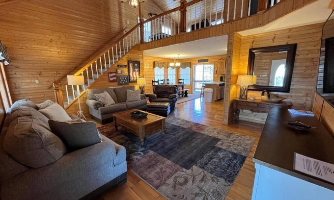 Byrdstown Cabin | Lake House Getaway at Dale Hollow Lake