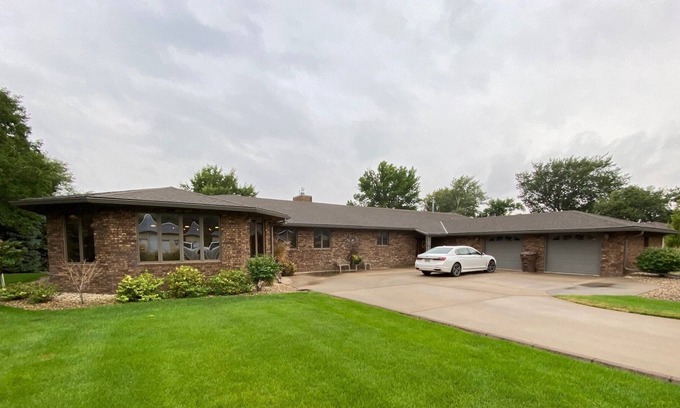 Mitchell House | Lake House on Lake Mitchell with a gymnasium and indoor hotub