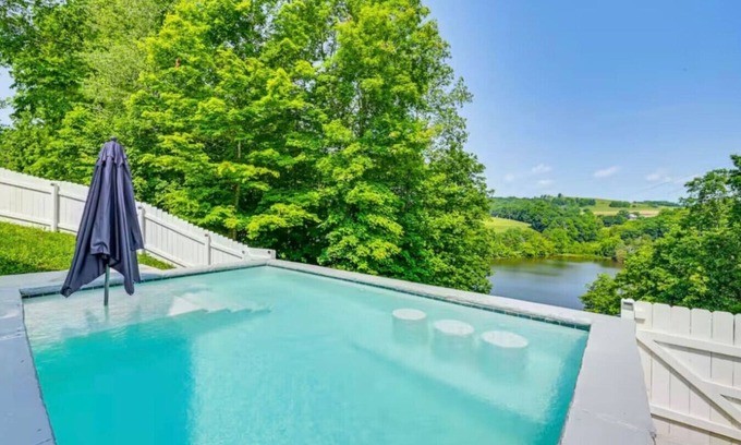 Mount Vernon Apartment | Lake House on Lake Linville