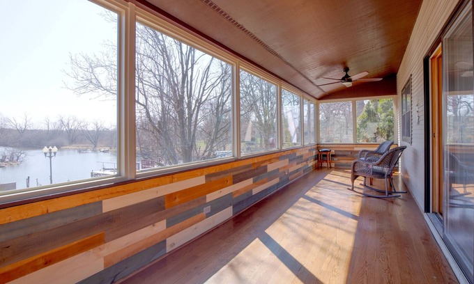 Ingleside House | Lake House on the Creek