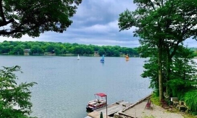 Highland Lakes Cottage | Lake House/Private Dock & Deck on the water/5min from Skiing, Hiking & Golf