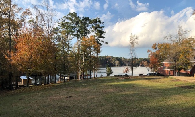 Milledgeville House | Lake House Retreat! Near~Marina/Eateries/Grocery Relax/Fish/Boat/Nothin