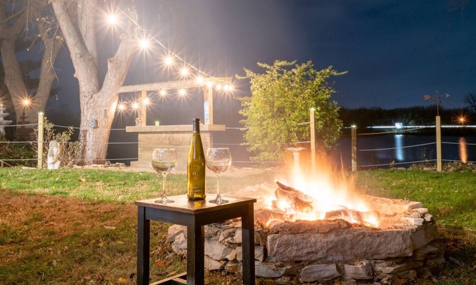 North Pekin House | Lake House Retreat