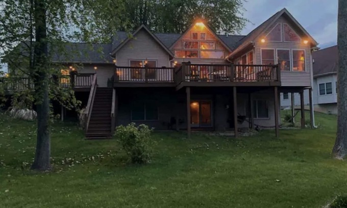 Grand Junction House | Lake House w/office/fireplace /gorgeous lake views. 15 min away South Haven.