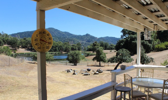 Dos Rios House | Lake House with 9 Hole and Disc Golf, Boats, Swimming!