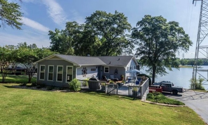 Inman House | Lake House with amazing lake views