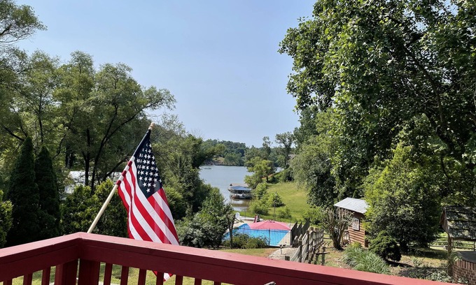 Northlakes House | Lake house with private pool.
