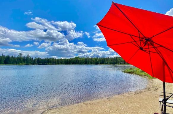 Chertsey House | Lake HouseChalet - Beach, Terrasse, Fireplaces, BBQ