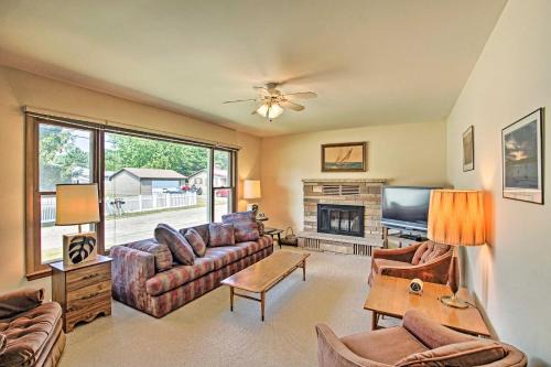 Tawas City House | Lake Huron House with Grill and Beach Access!