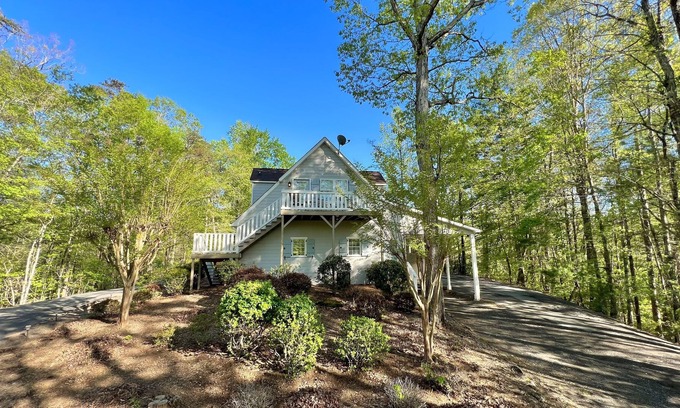 Sunset Cottage | Lake Keowee Access -- Hiker's Delight -- Clemson -- Downtown Greenville
