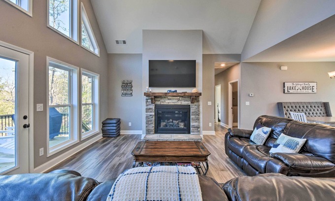 Seneca House | Lake Keowee Getaway: Boat Dock, Deck, Grill!