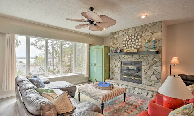 Salem Condo | Lake Keowee Resort Condo w/Balcony & Pool Access!