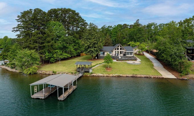 Seneca House | Lake Keowee Retreat w/Private Dock and Boat Ramp