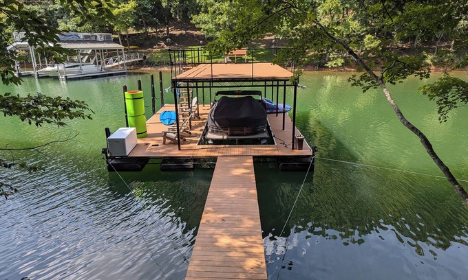 Flowery Branch House | Lake Lanier Home on Perfect Sunset Cove with Deep Water Dock