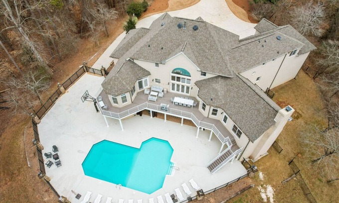Gainesville House | Lake Lanier Luxury Estate w Pool