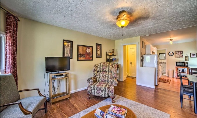 Geneva-on-the-Lake Apartment | Lake Life 2BR in the Heart of GOTL!