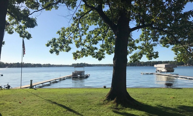 Sister Lakes House | Lake Life At Its Best