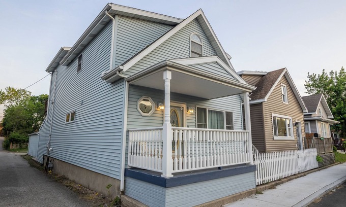 Michigan City House | Lake Life Escape. 5 Minutes to the beach, zoo, & casino