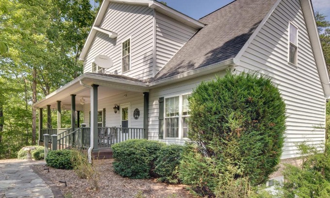 Lake Lure House | Lake Lure Home with Beach Access, Near Chimney Rock!