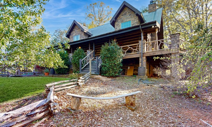 Lake Lure Cabin | Lake Lure mountain cabin with spectacular views on 2 acres
