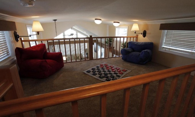 West Kissimmee Resort | Lake Magic Loft Cottage 11