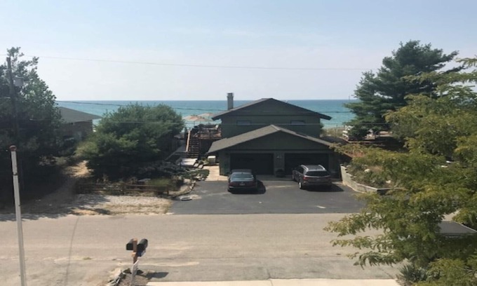 Pentwater House | Lake Michigan and Pentwater Fun