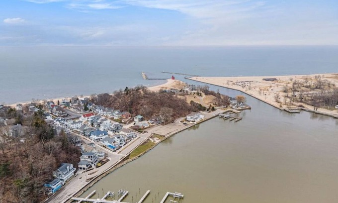 Macatawa House | Lake Michigan Beach Cottage!