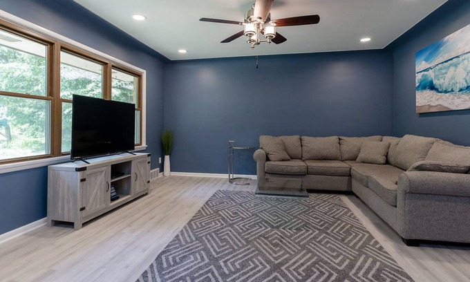 Muskegon House | Lake Michigan Retreat – Cozy Remodeled 3BR Getaway Near Scenic Beaches!