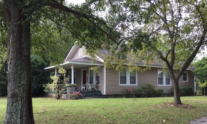 Jenkinsville Cottage | Lake Monticello Area Cottage on 7 Acres