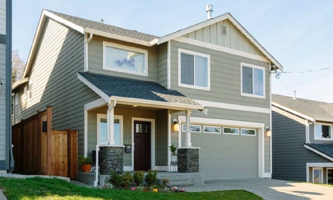 Bryn Mawr-Skyway House | Lake & Mountain Views: Spacious Seattle 4 BR & 3 BA Home Centrally Located