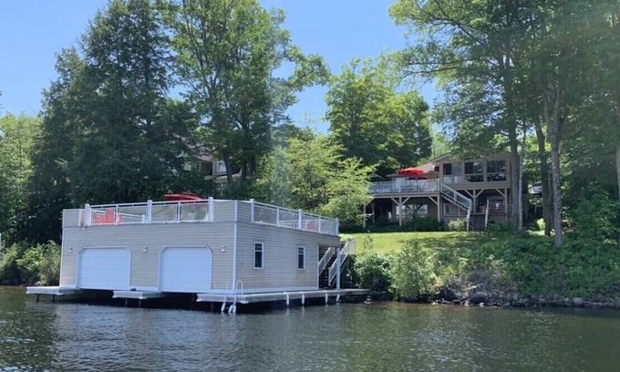 Gravenhurst Cottage | Lake Muskoka in Muskoka Bay