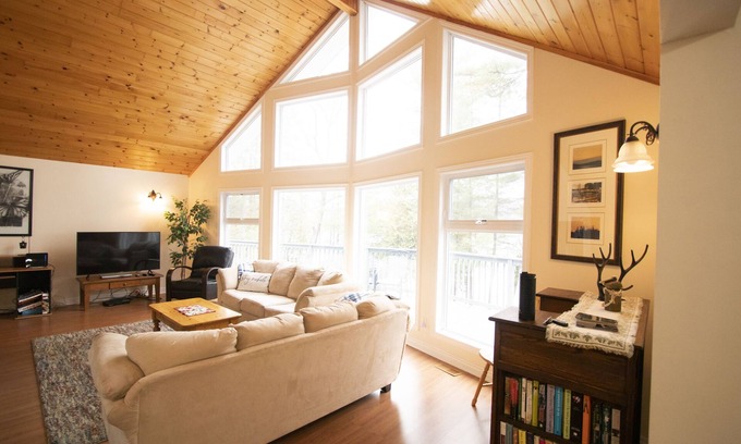 Gravenhurst Cottage | Lake Muskoka year round cottage rental with 200' of waterfront.