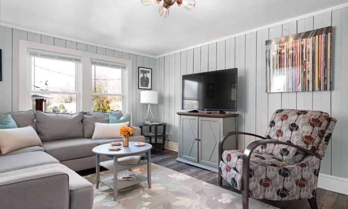 Cornelius House | Lake Norman Shabby Chic bungalow in Cornelius close to Davidson