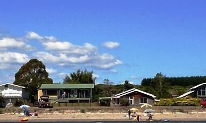 Waitahanui House | Lake and Mountain views