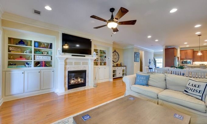 Lake Oconee House | Lake Oconee Abode w/Patio, Grill & Fire Pit Table