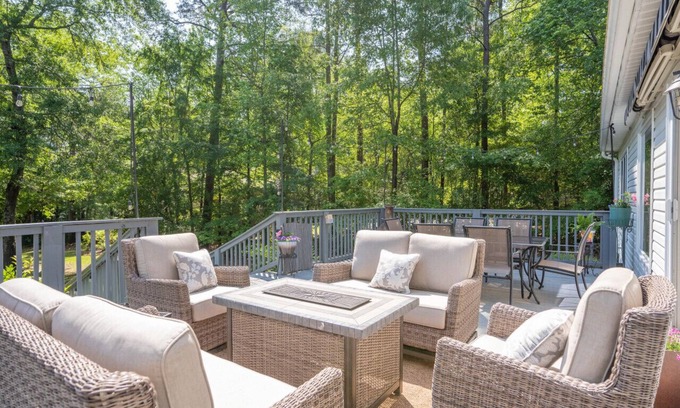 Lake Oconee House | Lake Oconee Dock Kayaks Game Room Pet Friendly