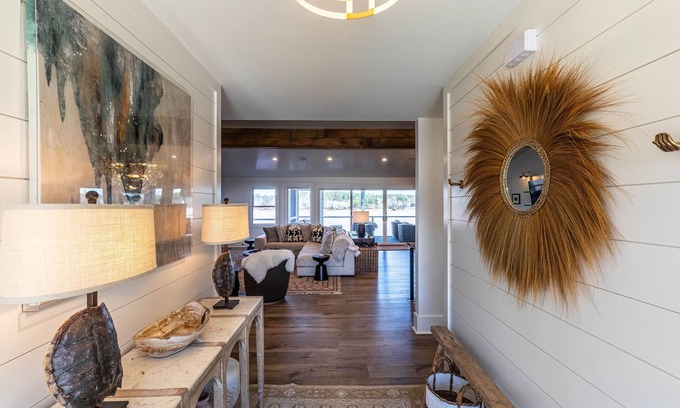 Lake Oconee House | Lake Oconee lake front with pool