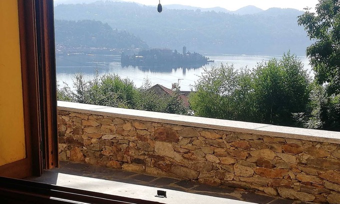 Pella Apartment | lake Orta Apartment with lake view, private courtyard and garden pets allowed