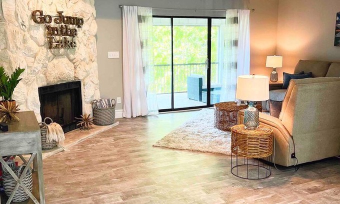 Lake Ozark Apartment | Lake Ozark, King Suite, Indoor Pool, Golf, Fishing