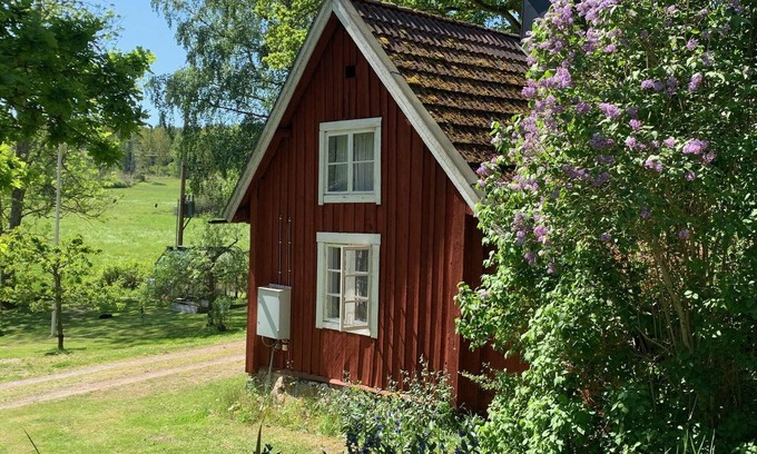 Ekero Cabin | Lake place with jetty and rowing boat