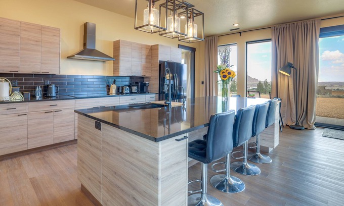 Big Water Villa | Lake Powell Villa Next to Antelope Canyon!