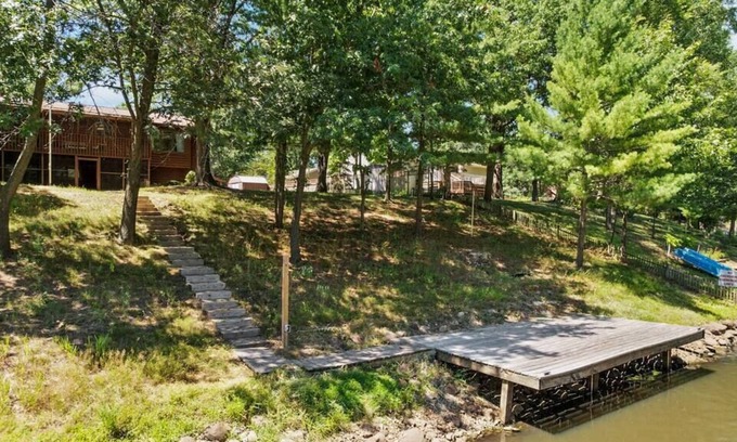 Montello House | Lake Puckaway Retreat