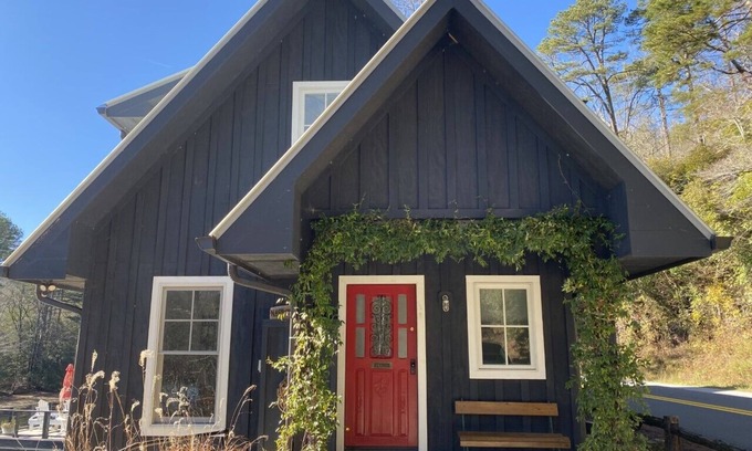 Lakemont House | Lake Rabun Rental - Classic Waterside Home and Boathouse
