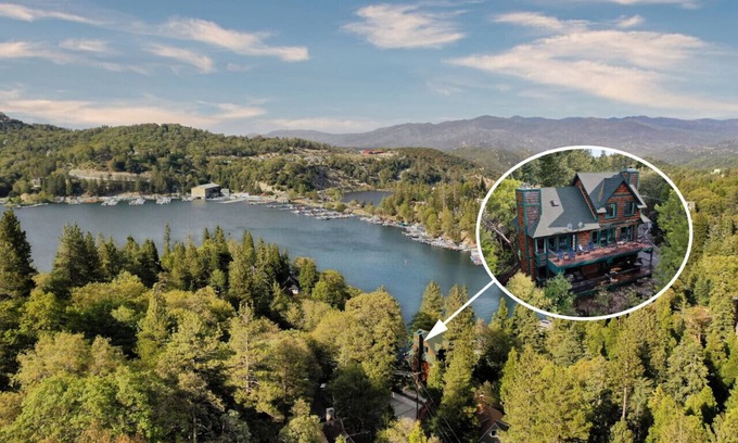 Cedar Glen House | Lake Reflection Point-Upscale Lake View House! 4 Bed/4.5 Bath! Air Conditioning!