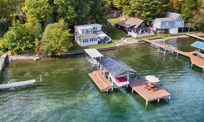 Himrod Cottage | Lake Reflections: Family Friendly Retreat!