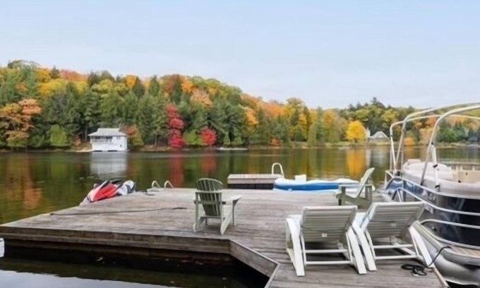 Muskoka Lakes Cottage | Lake Rosseau, Muskoka Waterfront 6bedroom. Large wrap around deck.