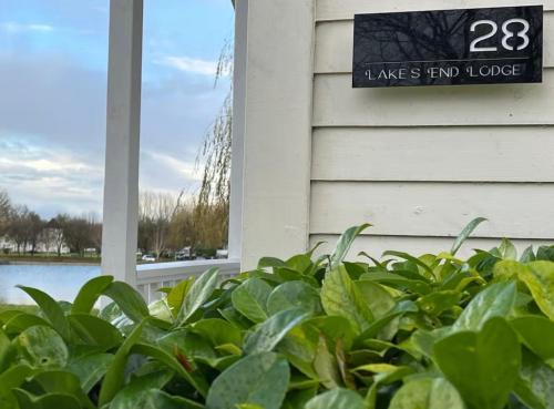 South Cerney House | Lake's End Lodge