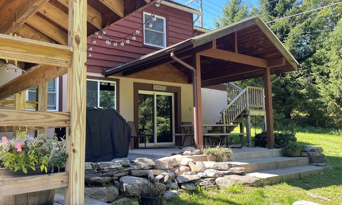 Paupack Cabin | Lake, Swimming pond on property, Hot tub, fire pit, grill and more, pet friendly
