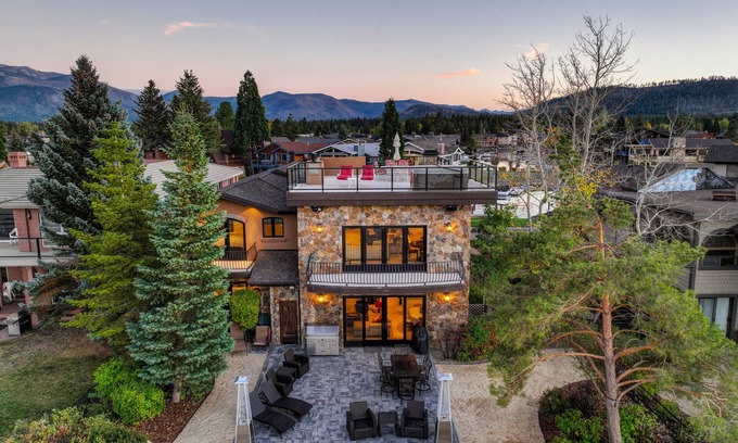 South Lake Tahoe Villa | Lake Tahoe Beachfront Villa with Rooftop Hot Tub